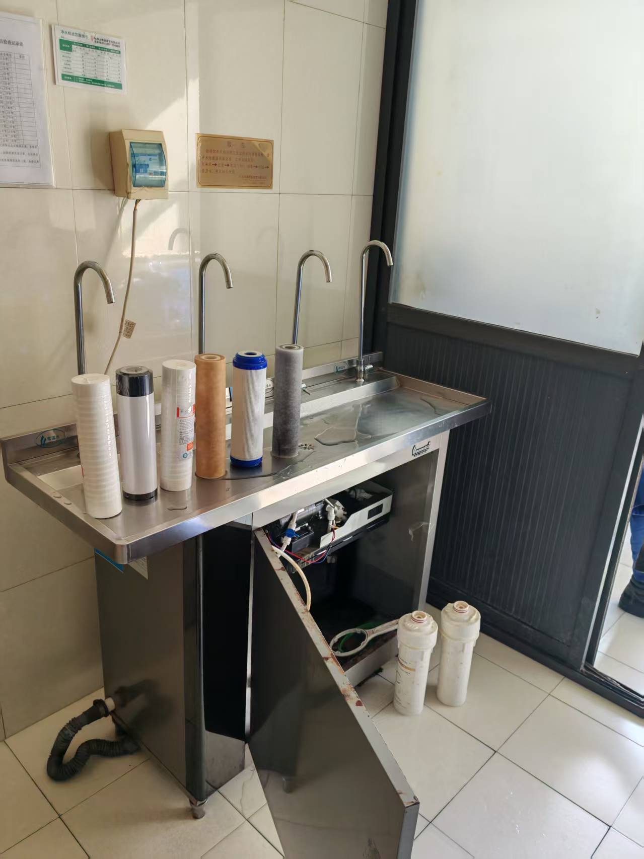 设备维修：更换滤芯