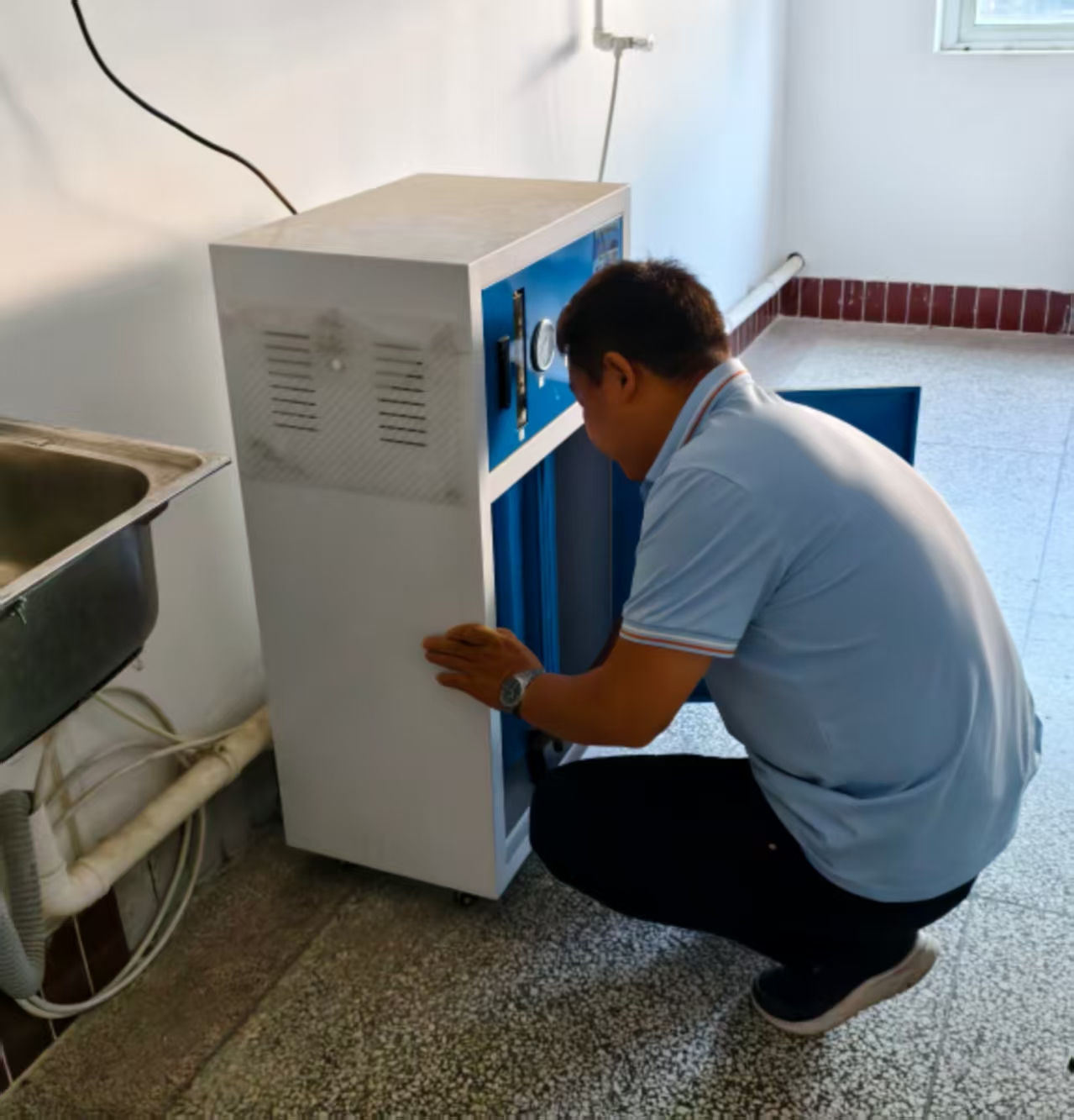 坪头镇政府办公楼餐厅商务直饮机施工完成