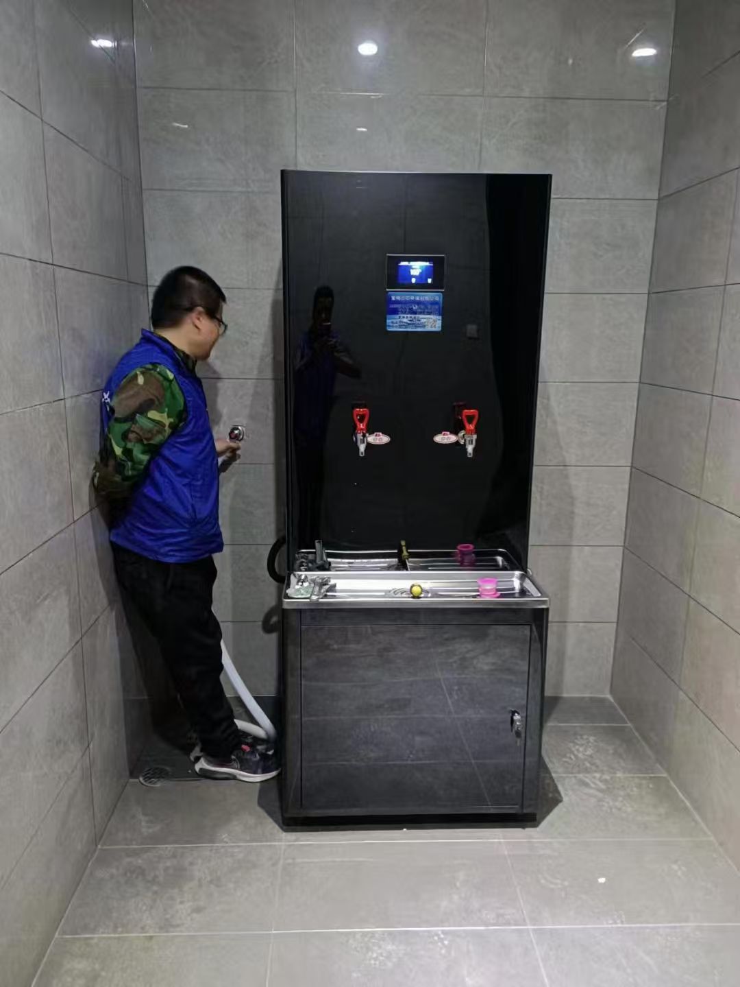 西北农林科技大学首批23台开水机安装成功